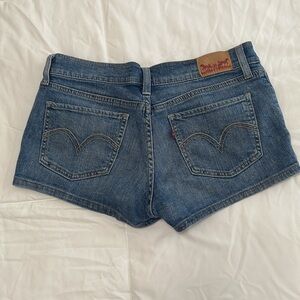 Levi’s shorts
